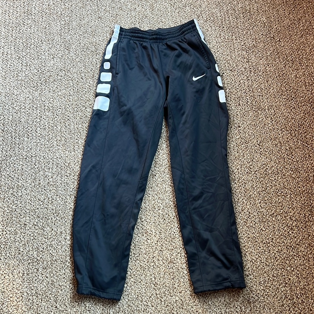 Nike therma-fit sweatpants
